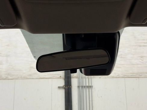 Used 2023 Nissan Titan SV image 23