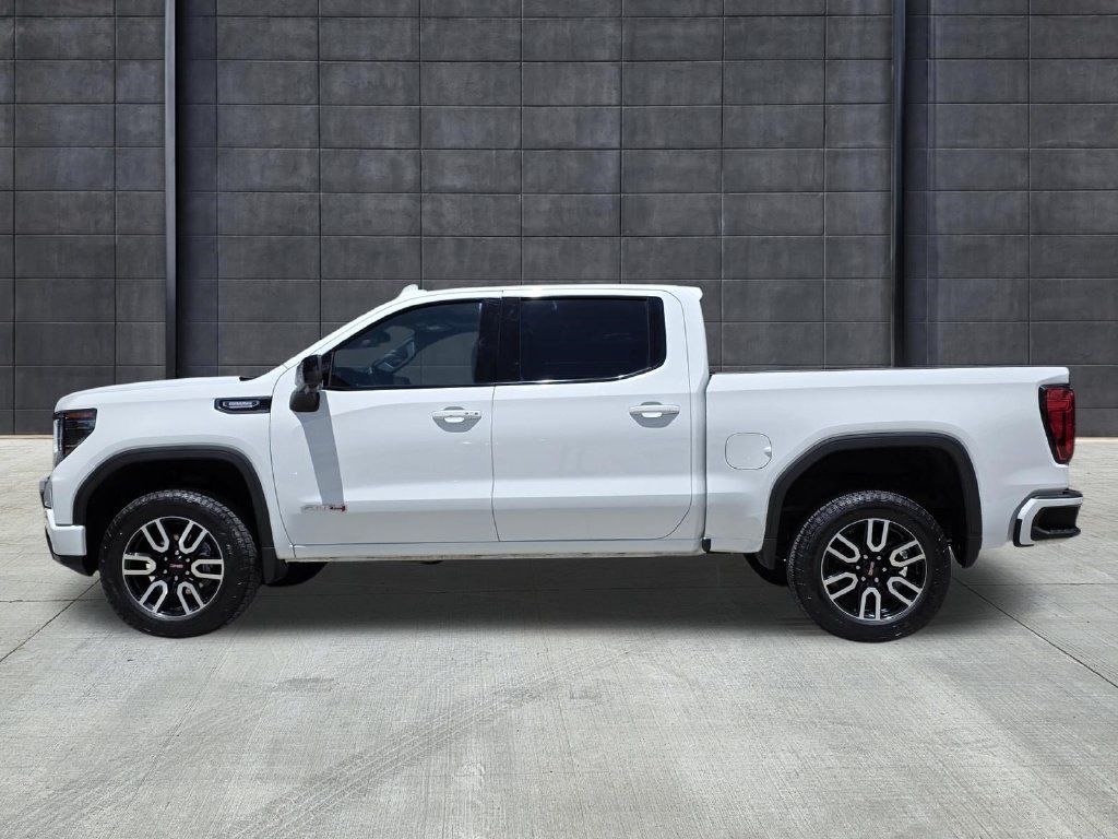 Used 2022 GMC Sierra 1500 AT4 w/ AT4 Preferred Package AWD/4WD image 2