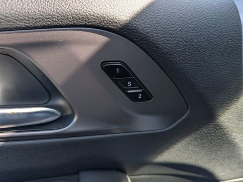 Used 2025 Chrysler Pacifica Select FWD image 21