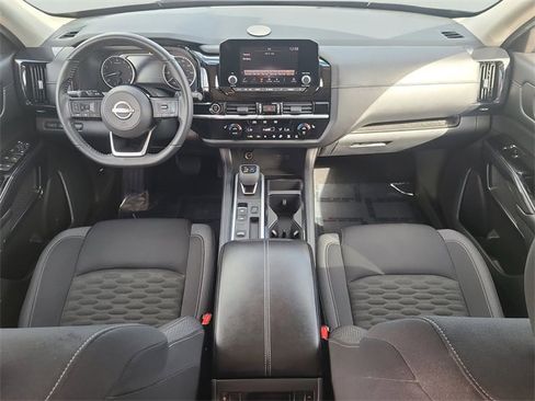 Used 2022 Nissan Pathfinder SV image 16