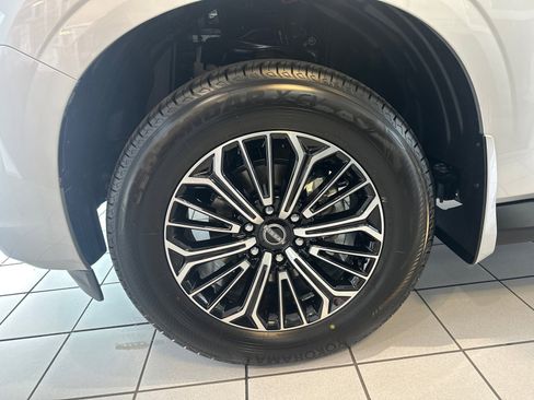 New 2025 Nissan Armada SL w/ Captain's Chari Seat Package image 6