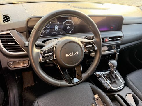 Used 2024 Kia Seltos EX AWD/4WD image 43