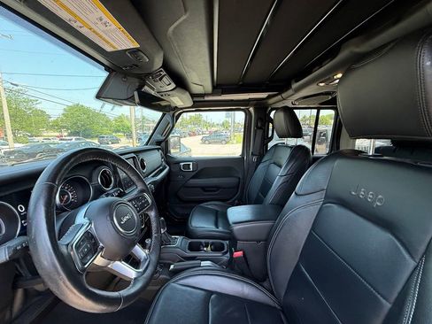 Used 2019 Jeep Wrangler Unlimited Sahara w/ Quick Order Package 24M Moab AWD/4WD image 12
