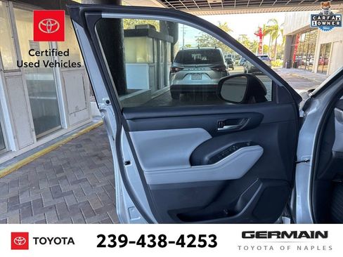Certified 2024 Toyota Highlander XLE image 18