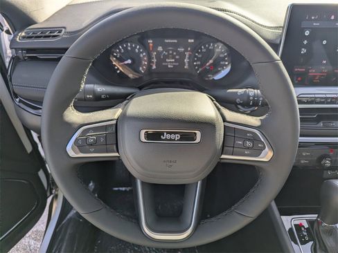 New 2026 Jeep Compass Latitude image 16