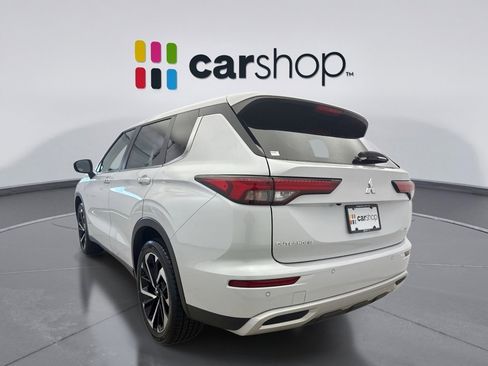 Used 2023 Mitsubishi Outlander SE image 3