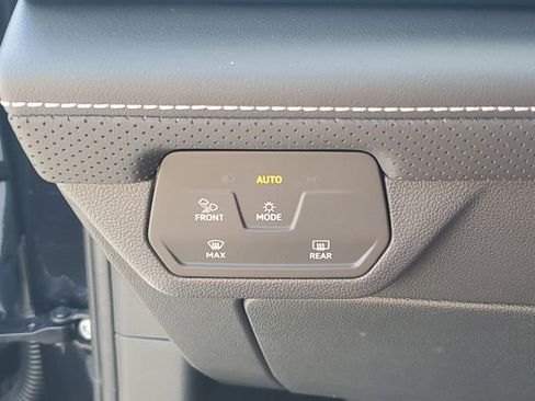 New 2026 Volkswagen Atlas Cross Sport SE FWD image 27