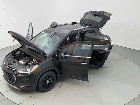 Used 2019 Chevrolet Trax LT w/ LT Convenience Package image 41