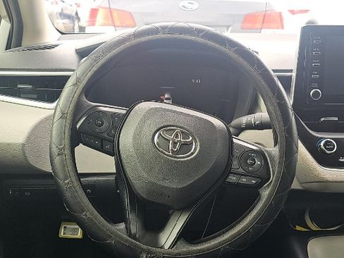 Used 2020 Toyota Corolla LE FWD image 9