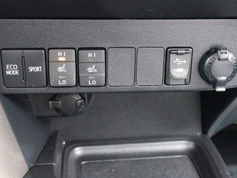 Used 2013 Toyota RAV4 Limited image 24