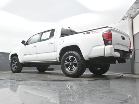 Used 2018 Toyota Tacoma TRD Sport image 30
