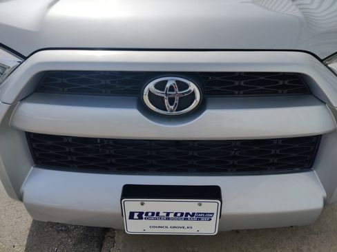 Used 2018 Toyota 4Runner SR5 Premium image 5