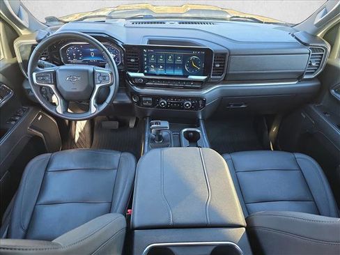 Used 2023 Chevrolet Silverado 1500 LT Trail Boss w/ Convenience Package II image 9