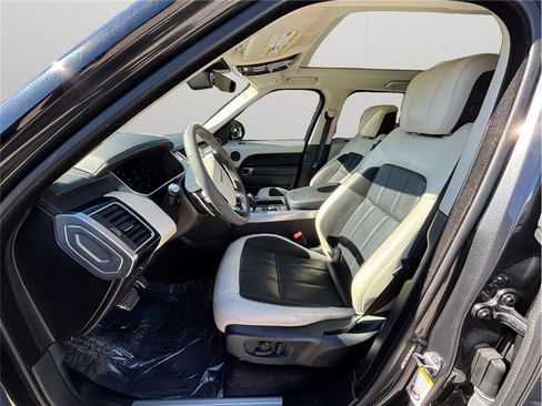 Used 2019 Land Rover Range Rover Sport HST image 2
