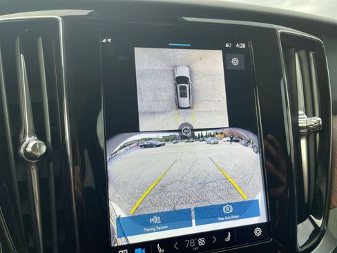 Used 2025 Volvo V60 B5 Cross Country Plus image 17