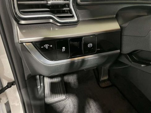 Used 2025 Kia Sportage EX FWD image 19