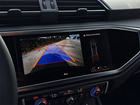 New 2025 Audi Q3 2.0T Premium image 13