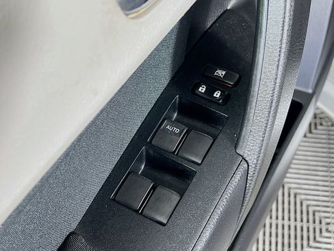 Used 2015 Toyota Corolla LE FWD image 18