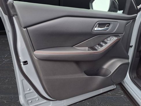 New 2026 Nissan Rogue SV AWD/4WD image 17
