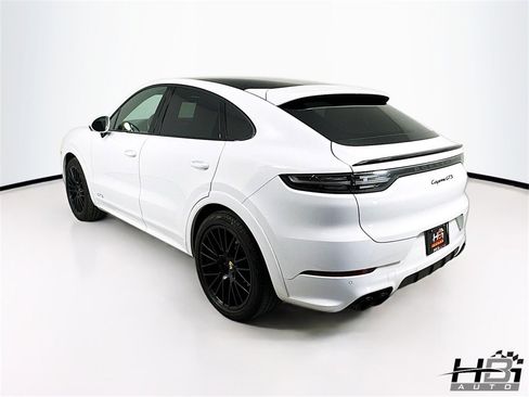 Used 2022 Porsche Cayenne GTS w/ Premium Package Plus image 8