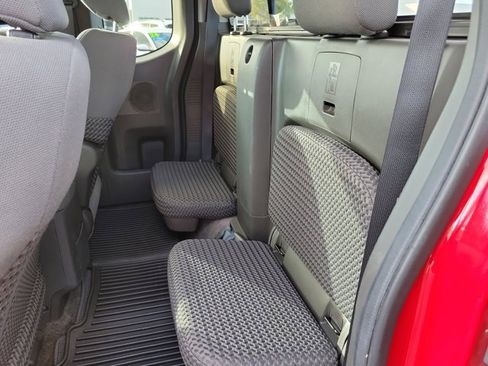 Used 2011 Nissan Frontier SV image 15
