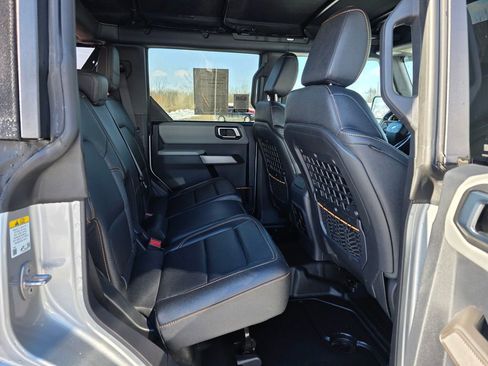 Used 2023 Ford Bronco Badlands w/ Sasquatch Package AWD/4WD image 31