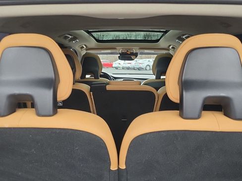 Used 2016 Volvo XC90 T6 Momentum w/ Momentum Plus Package image 8