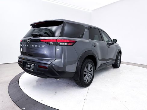 Used 2025 Nissan Pathfinder S image 18