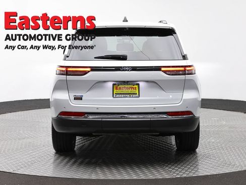 Used 2022 Jeep Grand Cherokee Limited 4xe w/ Luxury Tech Group II AWD/4WD image 6