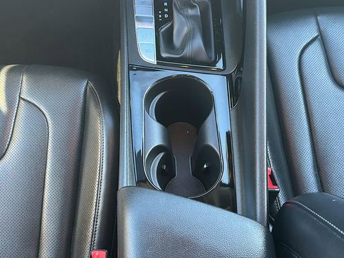 Used 2025 Hyundai Elantra Limited image 28