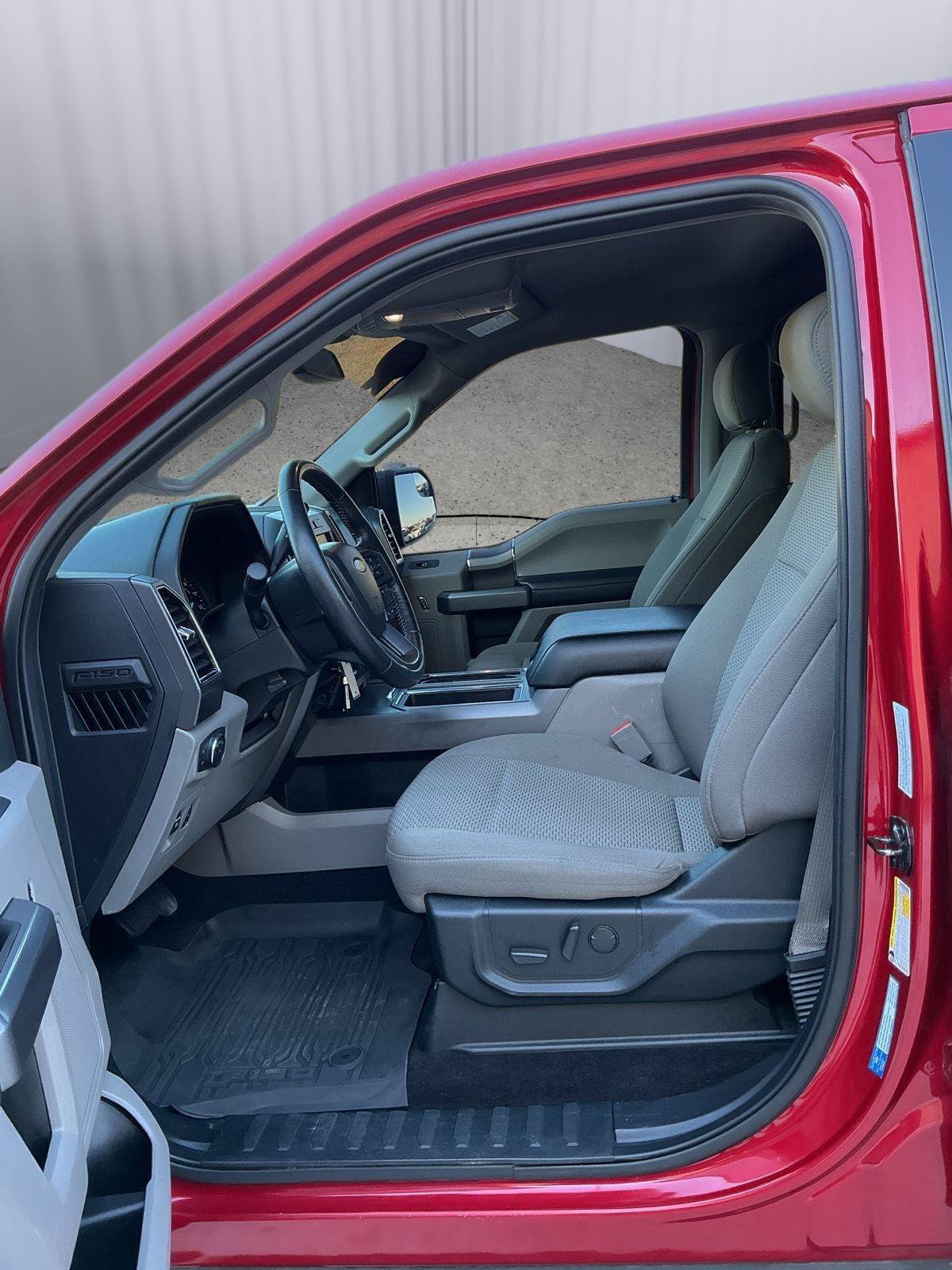 Used 2020 Ford F150 XLT w/ Equipment Group 302A Luxury AWD/4WD image 17