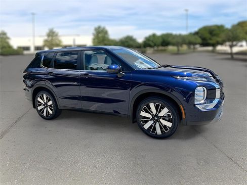 New 2025 Mitsubishi Outlander SE image 34