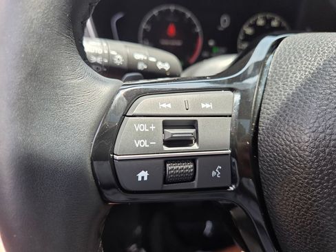 Used 2025 Honda Pilot Touring image 21