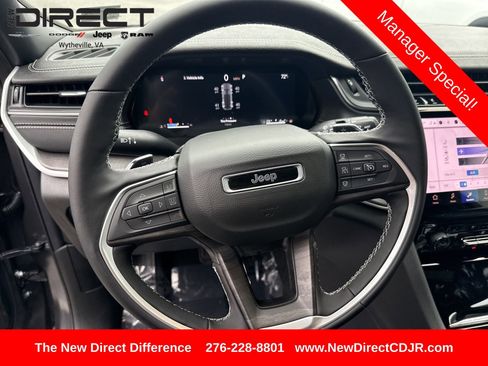 New 2025 Jeep Grand Cherokee Limited w/ Luxury Tech Group II image 18