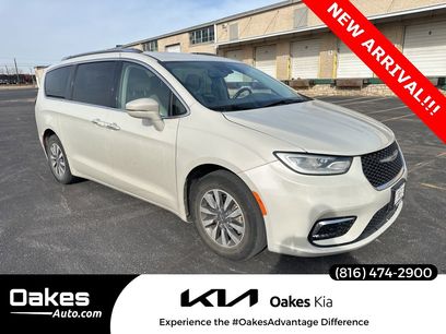 Used 2021 Chrysler Pacifica Touring-L