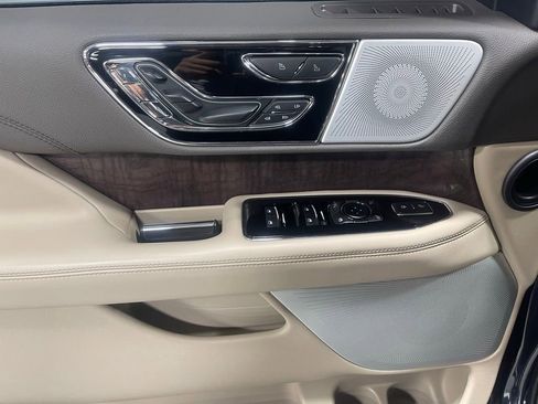 Used 2022 Lincoln Navigator Reserve AWD/4WD image 18