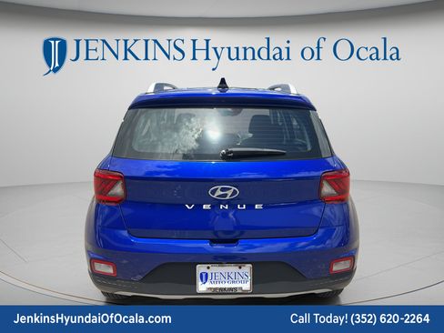Used 2022 Hyundai Venue SEL w/ Cargo Package FWD image 4