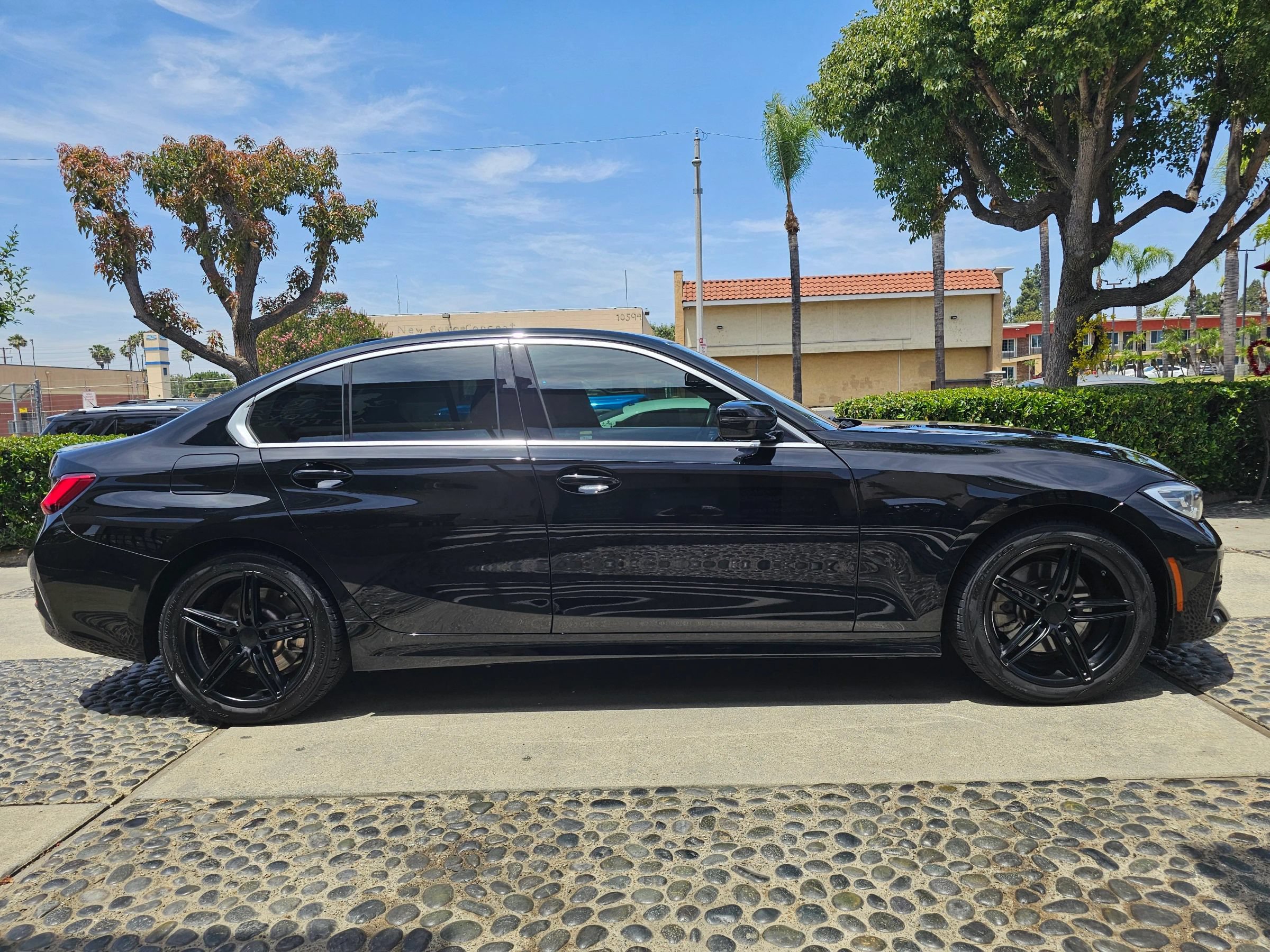 Used 2021 BMW 330e w/ Premium Package RWD image 4