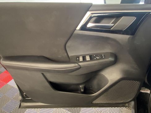Used 2022 Mitsubishi Outlander ES AWD/4WD image 16