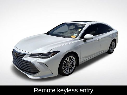Used 2019 Toyota Avalon Limited FWD image 3