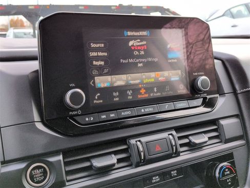 Used 2024 Nissan Pathfinder S image 12