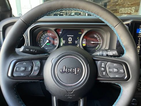 Used 2024 Jeep Wrangler Unlimited Rubicon 4xe AWD/4WD image 31