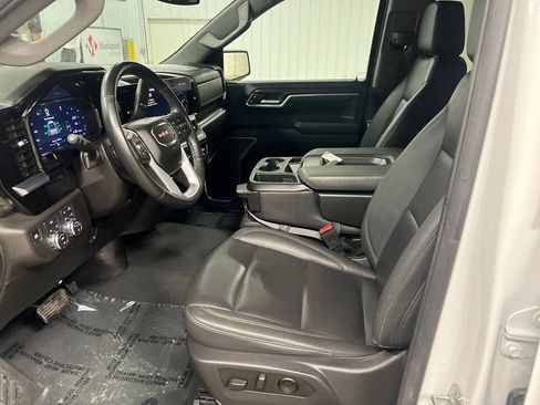 Certified 2025 GMC Sierra 1500 SLT image 13