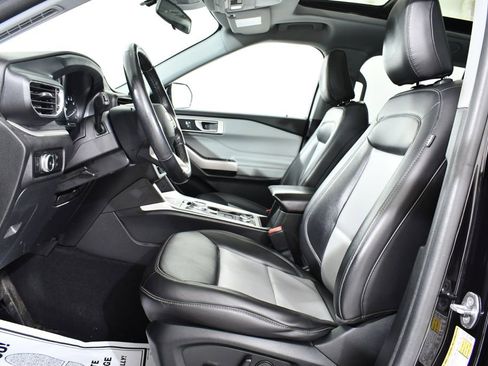 Used 2023 Ford Explorer XLT w/ Equipment Group 202A image 6