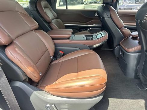 Certified 2026 Lincoln Navigator Reserve AWD/4WD image 12