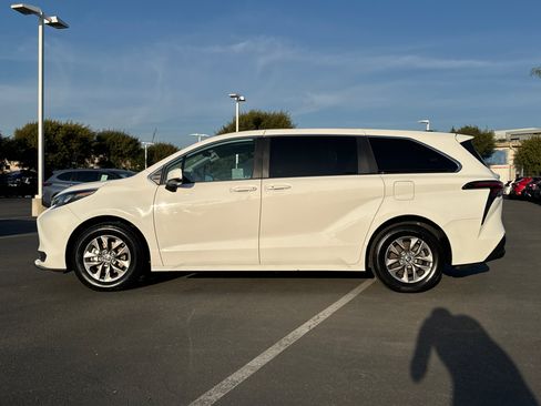 Certified 2024 Toyota Sienna LE image 7