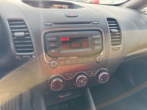 Used 2017 Kia Forte LX image 8