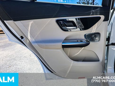 Used 2025 Mercedes-Benz GLC 300 4MATIC image 48