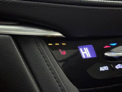 Used 2018 Cadillac XT5 Luxury image 36