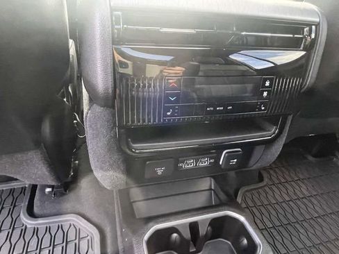 Used 2024 Jeep Wagoneer Series II image 13